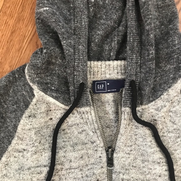 Unisex medium Gap sweater - Picture 3 of 3